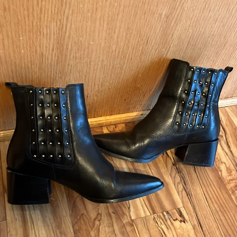 Carvela 7.5 pull on tall Chelsea Pointy Ankle Boots Booties Black Leather Studs